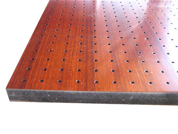 Алюминиевая декоративная пефорированная деревянной панель потолка панелей приостанавливанная смесью