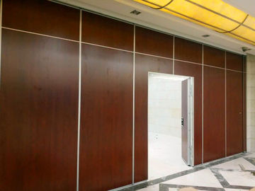 Рассекатели комнаты внутренней коммерчески аудитории складывая с алюминиевым роликом следа