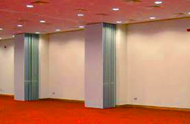 Декоративная материальная движимость сползая стены раздела для системы смертной казни через повешение верхней части конференц-зала