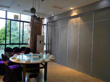Интерьер доски полиэфирного волокна украшает действующие стены раздела/передвижной раздел рассекателя комнаты