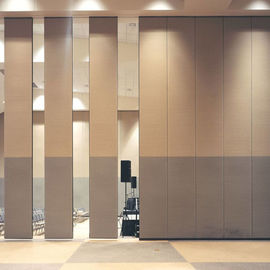 Стена раздела современной студии танца складчатости звукоизоляционная с дверью пропуска