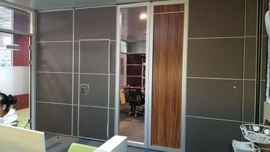 Стена раздела алюминиевых панелей профиля деревянных передвижная на гостиница 3 лет гарантии