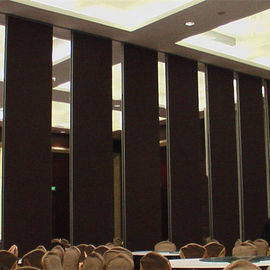 Внутренняя поверхность ткани стен раздела рассекателя комнаты складывая для бального зала