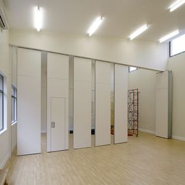 Алюминиевый дизайн живущей комнаты детализирует стену раздела дверей материалов передвижную