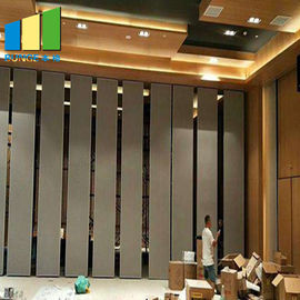 Раздел стены рассекателей комнаты конференц-центра Дубай акустический действующий