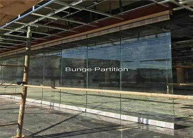 Стена стеклянного раздела комнаты шоу выставки Пакистана складывая под стальной балкой устанавливает