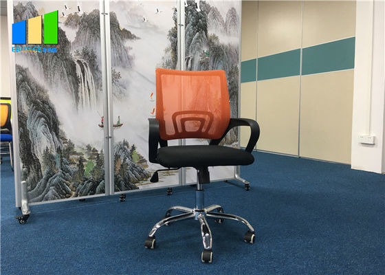 Эргономическая сетка ткани мебели управленческого офиса предводительствует вращающееся кресло конференц-зала