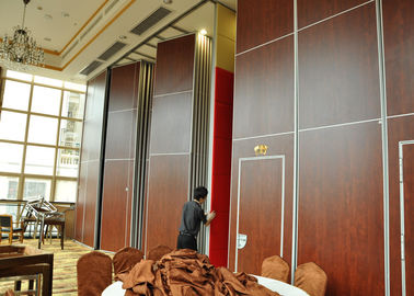 Красные клиенты рассекателей комнаты рассекателей комнаты для почетных гостей акустические иметь материал