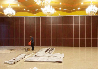 Доска МДФ стен раздела алюминиевой коммерчески раздвижной двери складывая законченная для большого зала