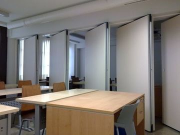 Движимость конференц-зала сползая стены раздела офиса с алюминиевой рамкой