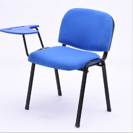Голубой эргономический стул офиса, конференц-зал или посещая стулья комнаты без колес